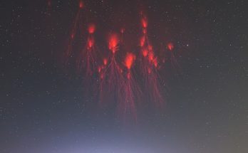 Congratulations to Wang Xin for winning the Standard Chartered Weather Photographer of the Year competition with an image of red sprite lightning during a thunderstorm in Shanghai. A rare image captured of multiple sprites at once! Sprites occur due to electrical discharge, but unlike ordinary lightning, they occur well above cumulonimbus clouds. The red colour comes from changes in the energy of the electrons of nitrogen atoms high in the atmosphere....Read More in Comments👇