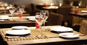 Waiter Quietly Hands Guy Note to Stop Him from Proposing to His Girlfriend – Story of the Day