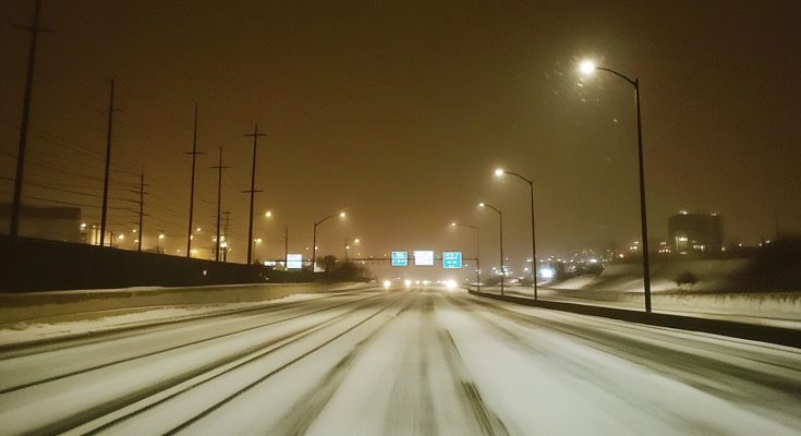 I Picked Up an Old Man on a Lonely Winter Highway – Letting Him Stay the Night Changed My Life Forever