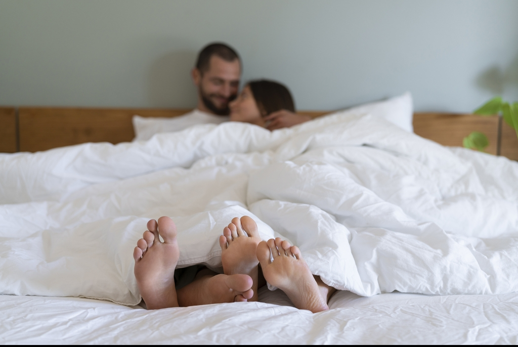 Woman who sleeps with married men shares the main sign he’s cheating