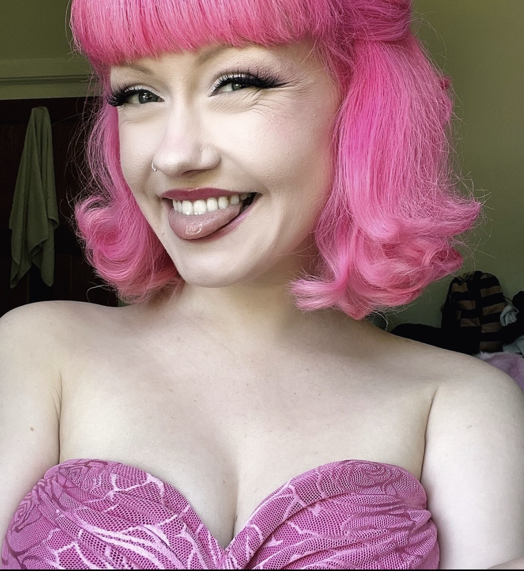 Adult star reveals the surprising part of her body that men are banned from touching