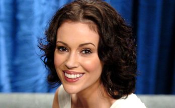 'No Filters': Alyssa Milano's Makeup-Free Selfie on Her 52nd Birthday Sparks Reactions from Fans