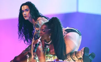 Body Language Expert Reveals the Reason behind Orlando Bloom's Strange Reaction to Katy Perry's VMAs Performance