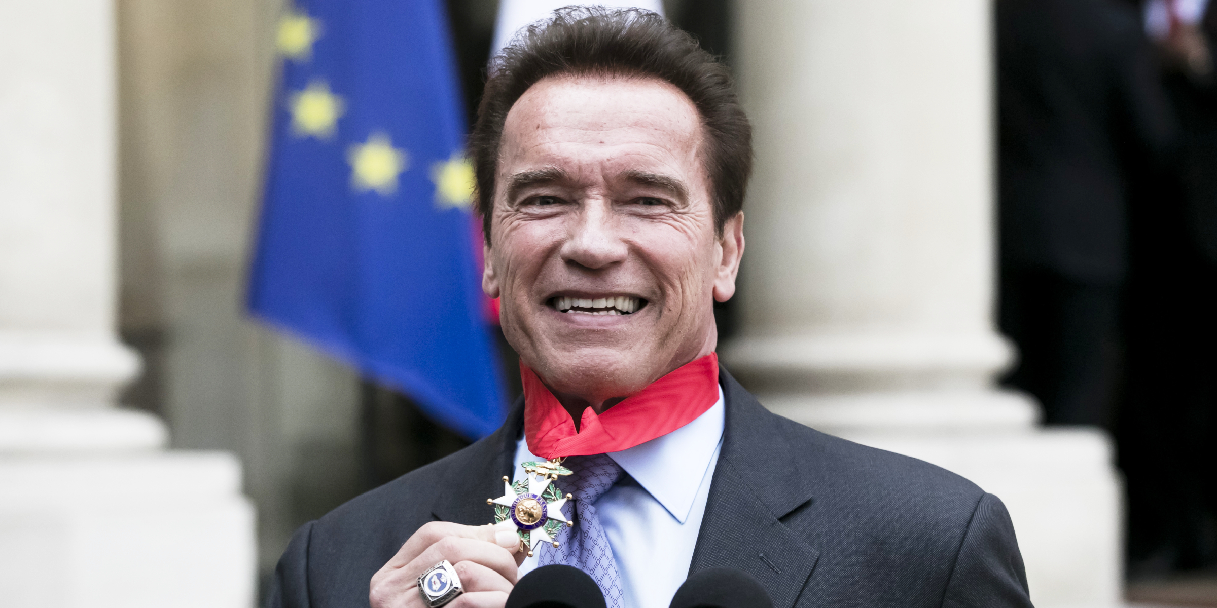 Users Say Arnold Schwarzenegger Looks 'Unrecognizable' with 'White Beard' & 'Longer Hair' as Santa Claus — Photos