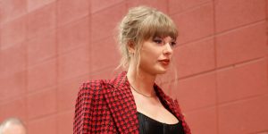 Taylor Swift’s Selfie at Travis Kelce’s Recent Chiefs Game Sparks Mixed Reactions Online