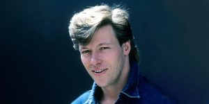 This 90s Heartthrob Has ‘No Words’ After Losing His Son — He Stunned Users with His Look as He Turns 65