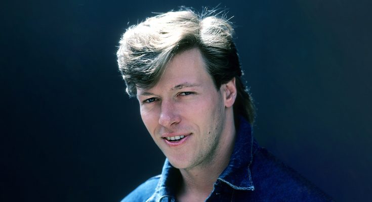 This 90s Heartthrob Has 'No Words' After Losing His Son — He Stunned Users with His Look as He Turns 65