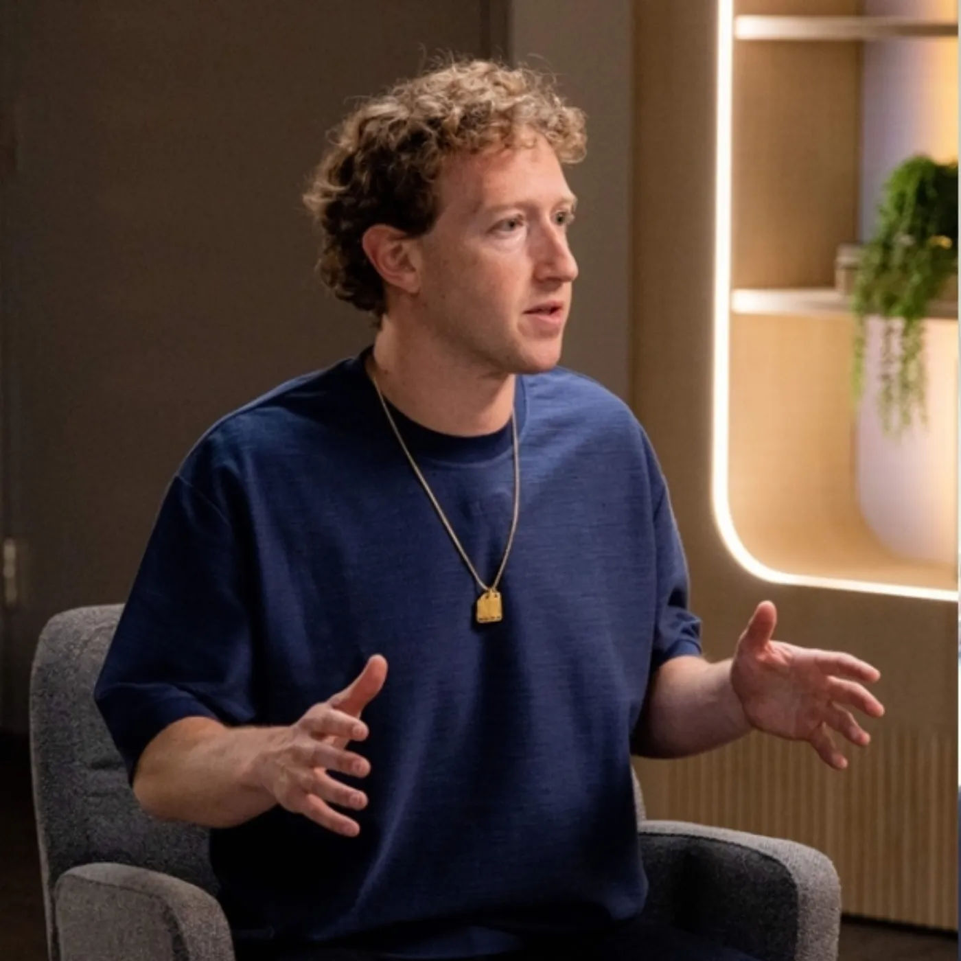 Revealing Mark Zuckerberg’s Love for Luxury Goods—Gold Necklaces Are Everything!