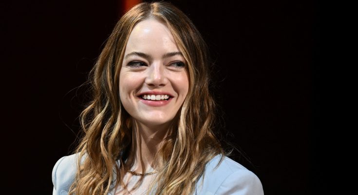 ‘Unflattering’: Emma Stone, 36, Shows Off New Pixie Cut at the Golden Globes, Sparking Talks