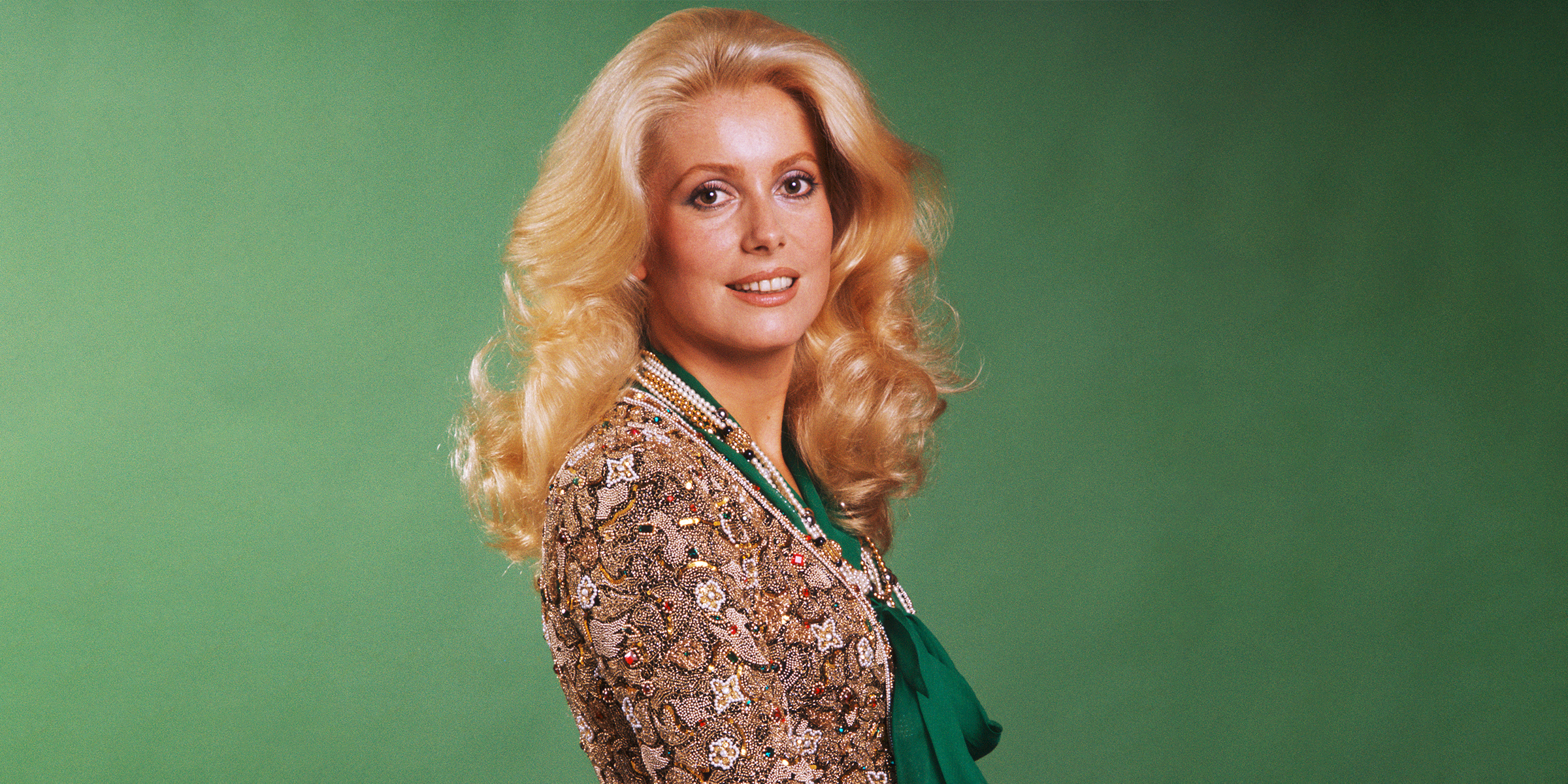 See How Incredible This Iconic Actress Looks at 80 without Surgery – Photos of Her Transformation