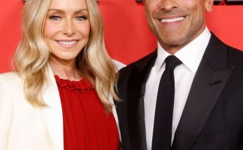 Kelly Ripa breaks down in tears on 'Live' after Mark Consuelos shares heartbreaking news