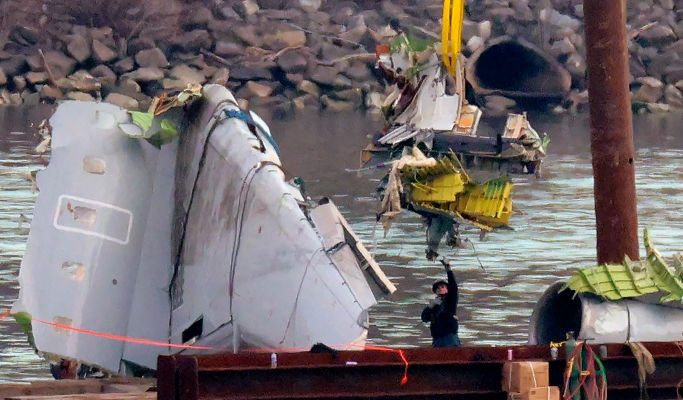 Father who lost wife and daughter in American Airlines plane crash shares heartwrenching moment he realized 'something was wrong'