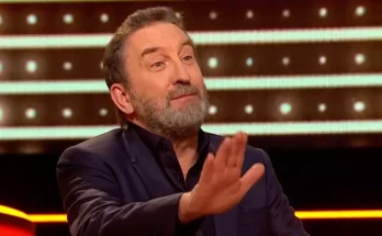 Lee Mack pauses The 1% Club to issue apology to contestant for his comments after they gave wrong answer