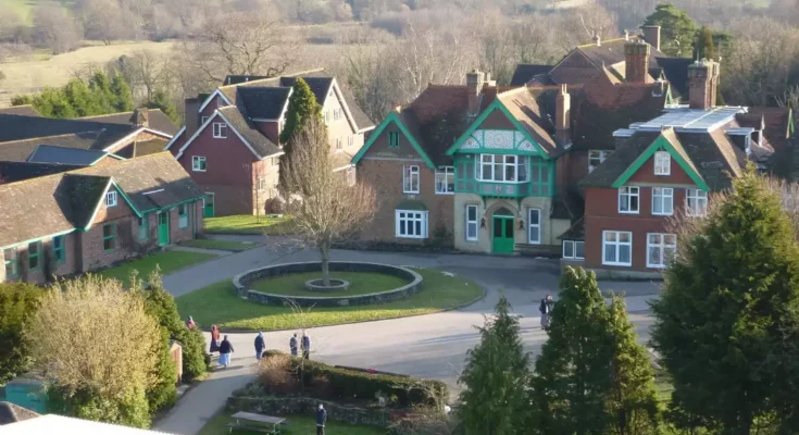 How residents of English village where there is no crime, debt or homelessness get by with no pay cheques