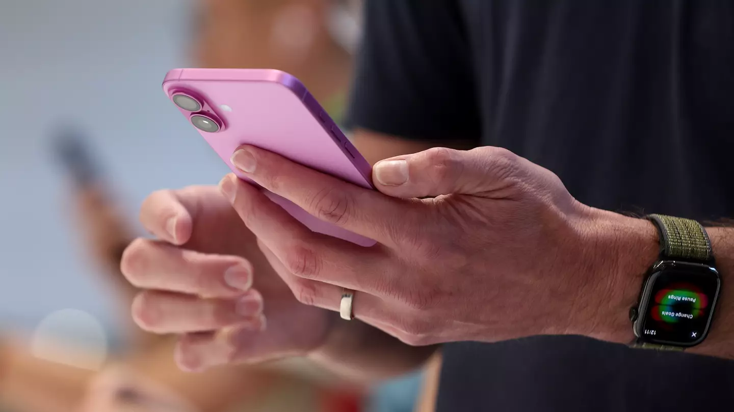 Urgent warning to iPhone users after Apple removes major security protection tool in UK