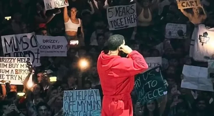 Drake fans slammed as 'genuinely dystopian' photo taken at his Australian show goes viral