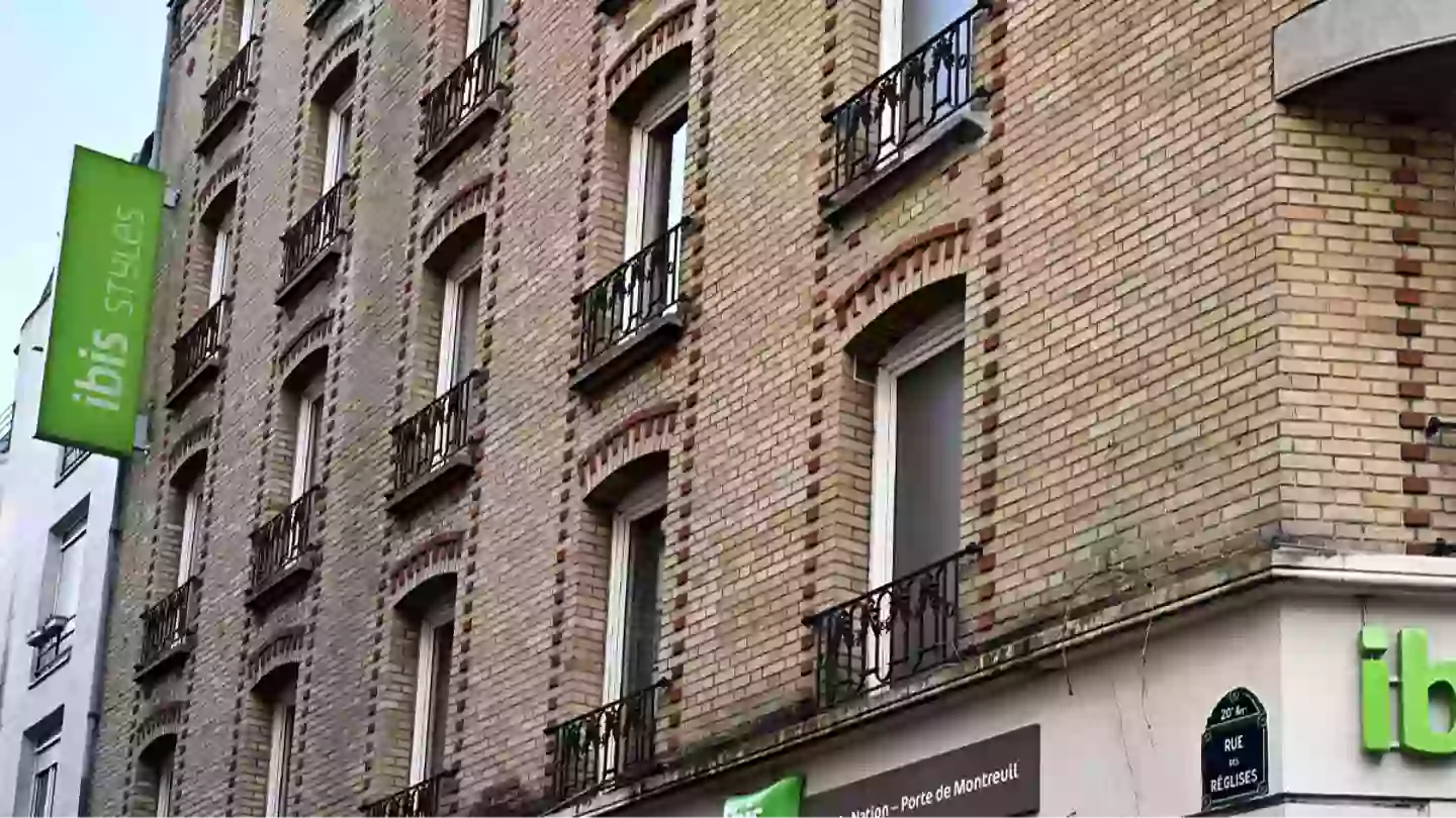 18-year-old girl accused of fatally throwing newborn baby out of hotel window while on vacation