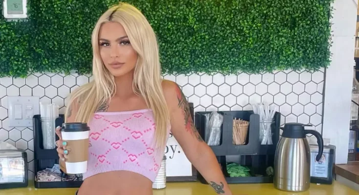 Woman who quit her job to become adult star shares shocking amount of money she made in first month