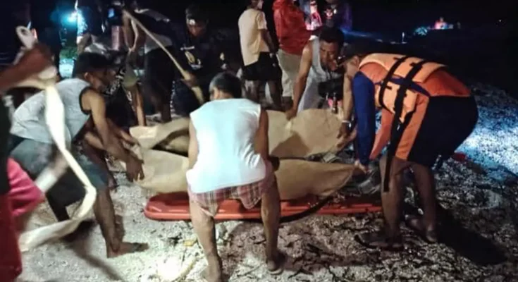 Two tourists die and swept away by ocean after one has arm ripped off by shark and another drownsTwo tourists die and swept away by ocean after one has arm ripped off by shark and another drowns